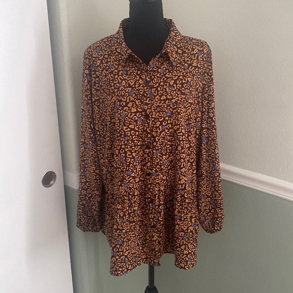 Lori Goldstein Button Up Leopard Top